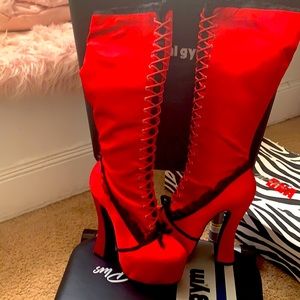 Platform boots satin